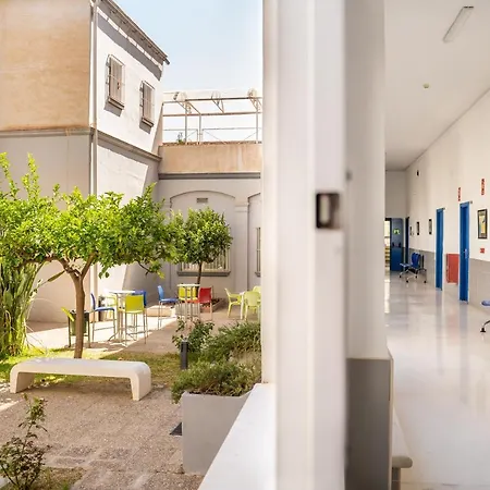 بيت شباب ألبيرغ إينتورجوفان مالاغا